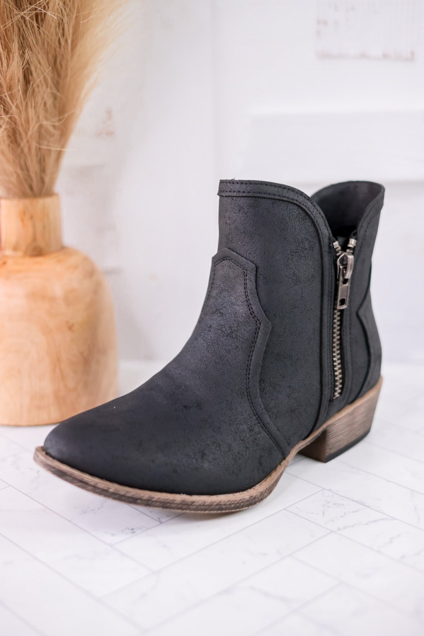 Evie Black Round Toe Western Ankle Boots - Whiskey Skies - VERY G